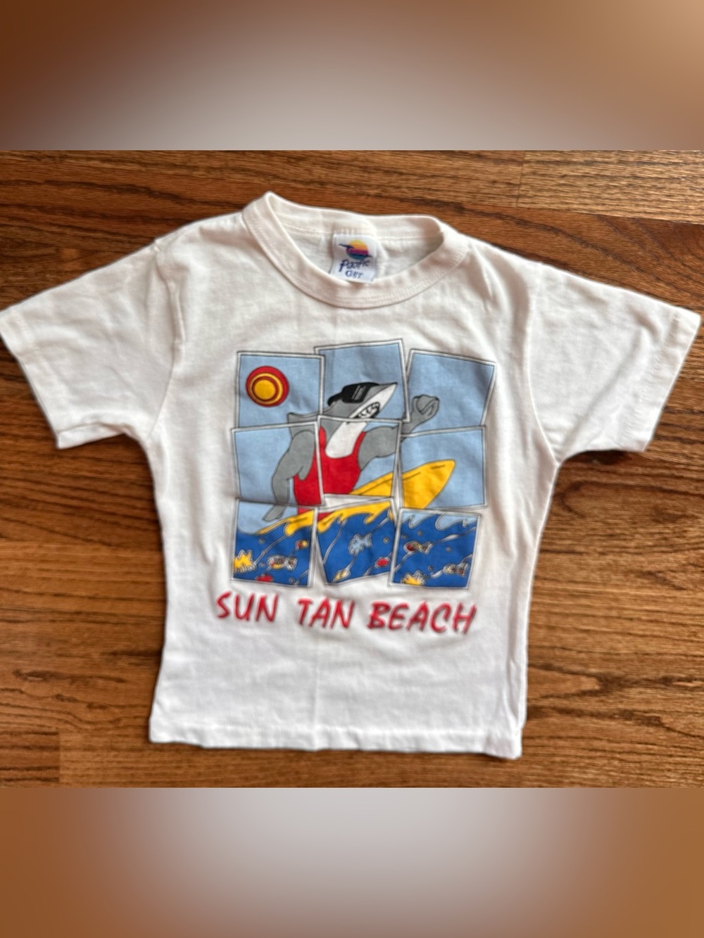 VTG Youth Boy Sz Sm ? Pacific Cliff SUN TAN BEACH Shark White Graphic Tshirt
